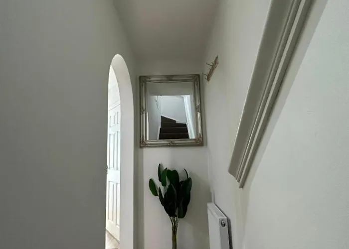 Stunning 3-bed House In Vakantiehuis Manchester