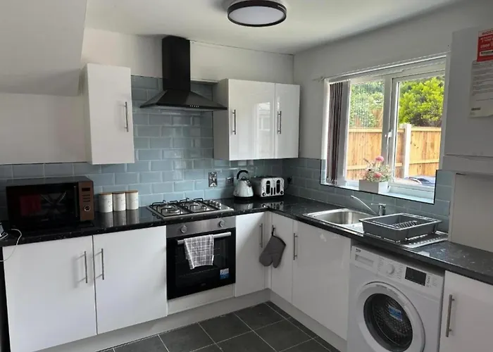 Stunning 3-bed House In Vakantiehuis Manchester