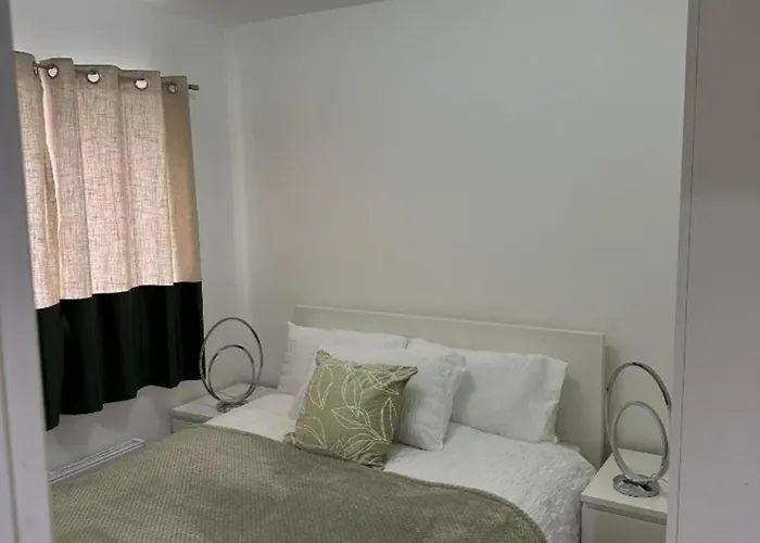 Stunning 3-bed House In Vakantiehuis Manchester