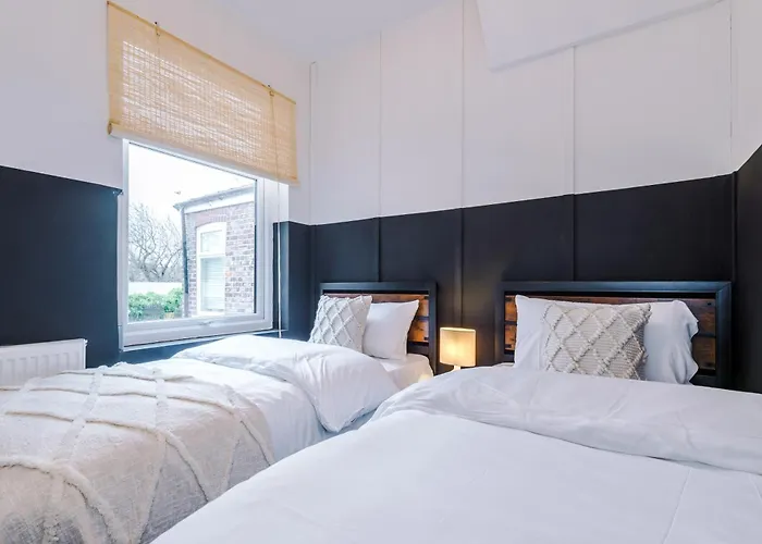 4 Bedroom House Eccles Manchester