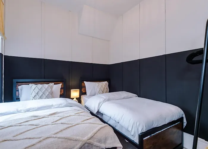 Hébergement de vacances 4 Bedroom House Eccles Manchester