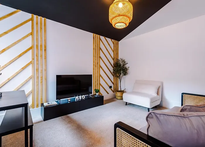 4 Bedroom House Eccles *