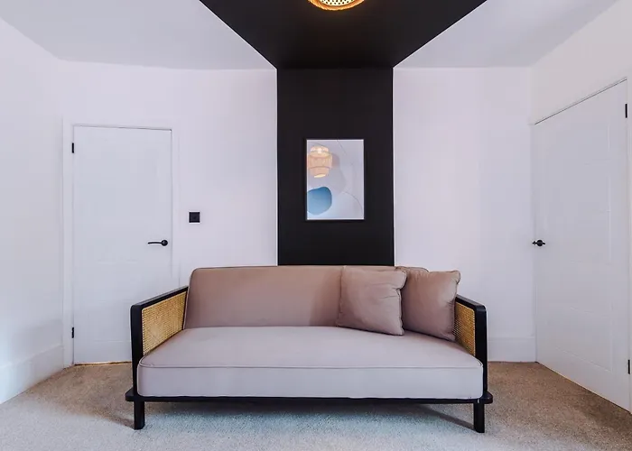 4 Bedroom House Eccles *