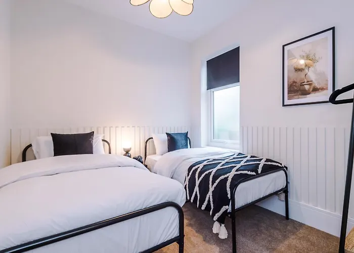 4 Bedroom House Eccles * Manchester