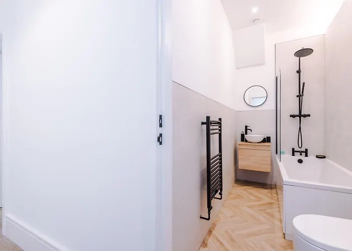 4 Bedroom House Eccles *