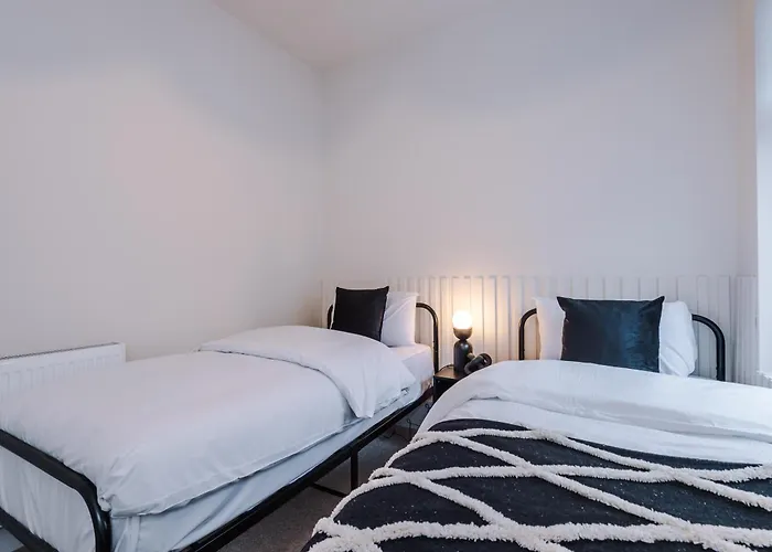 4 Bedroom House Eccles