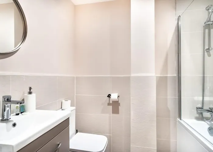 Spacious & Bright 2 Bed In Daire