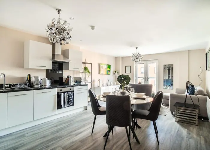 Spacious & Bright 2 Bed In *