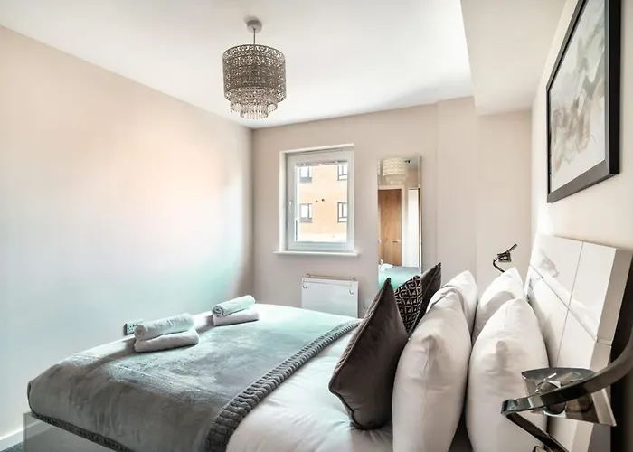 Spacious & Bright 2 Bed In Daire Manchester