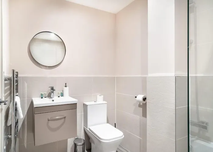 Spacious & Bright 2 Bed In Manchester