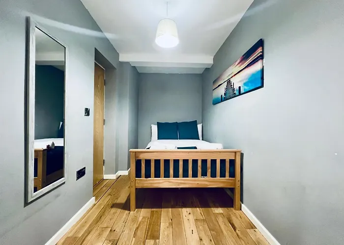 Апартаменты Lovely 4 Bed