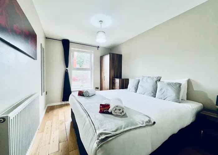 Lovely 4 Bed Apartamento *