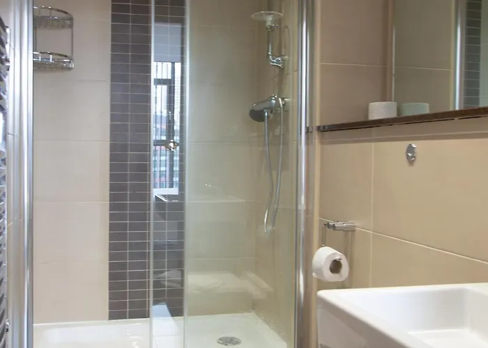 Apartment Gem: Cosy 2br With Private Balcony *