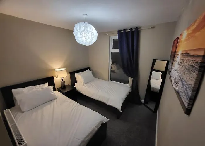 別荘 4 Bedrooms, 8 Min To City!