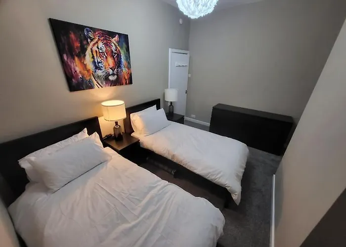 別荘 4 Bedrooms, 8 Min To City! *