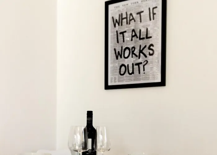 Apartment Gem: Cosy 2br With Private Balcony *