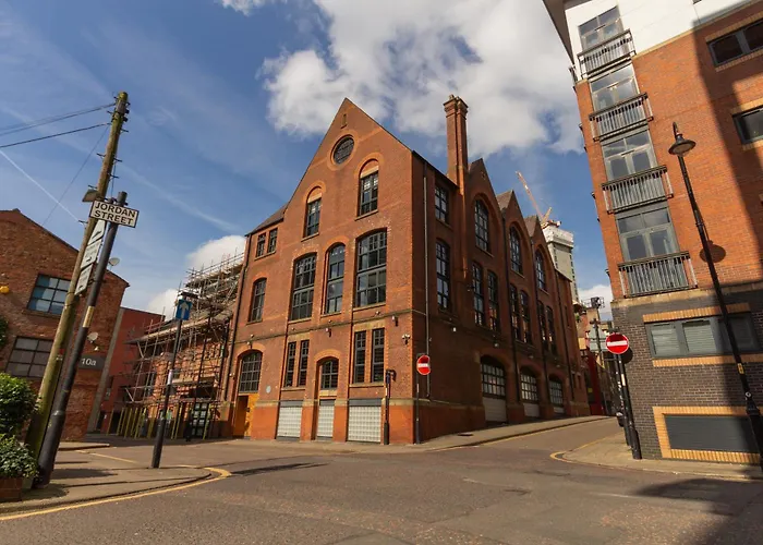 Gem: Cosy 2br With Private Balcony Manchester