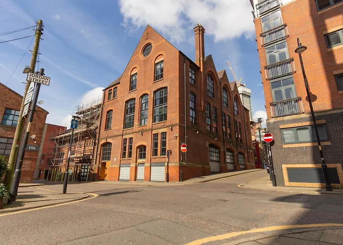 Apartment Gem: Cosy 2br With Private Balcony *