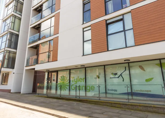 Gem: Cosy 2br With Private Balcony Apartment Manchester