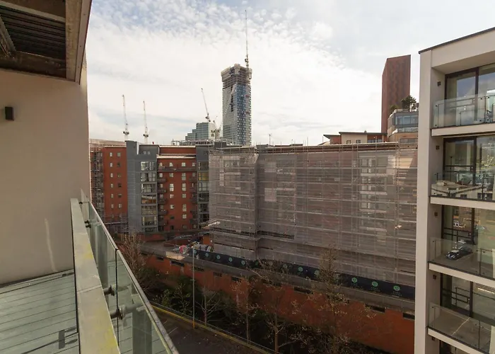 Gem: Cosy 2br With Private Balcony *