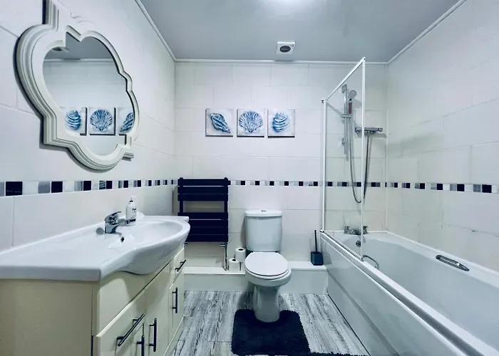 Lovely 4 Bed Манчестер