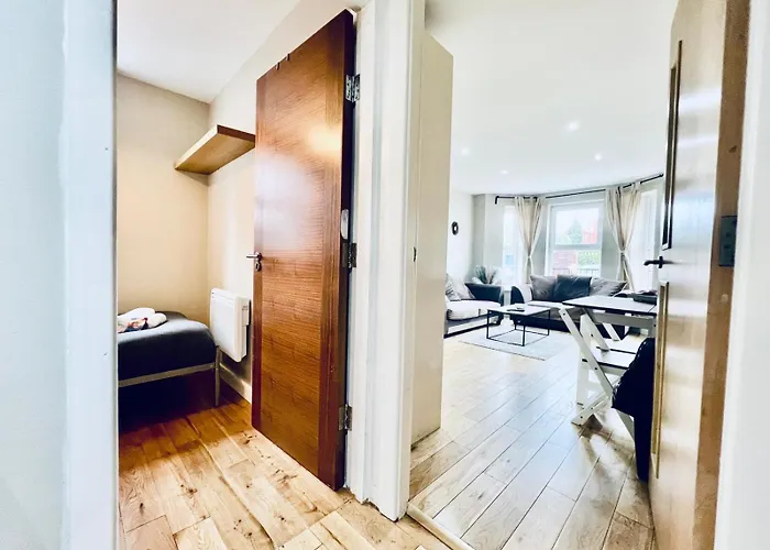 Lovely 4 Bed Апартаменты