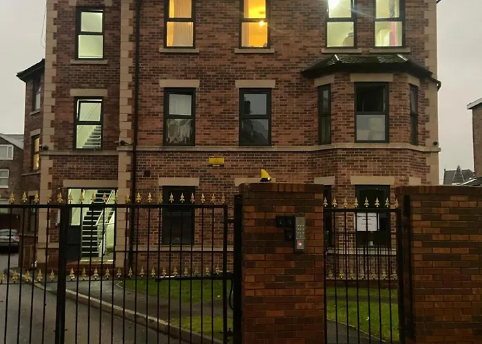 Lovely 4 Bed Манчестер