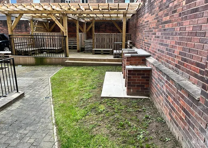 Lovely 4 Bed Апартаменты