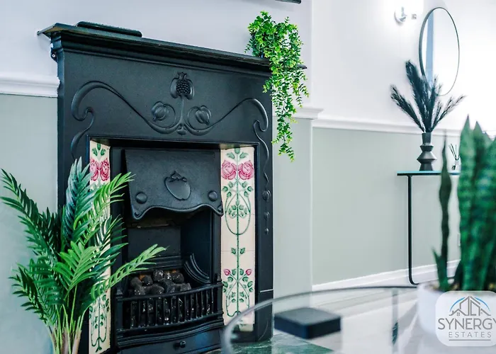 Jade House, - By Synergy Estates Prázdninový dům Manchester