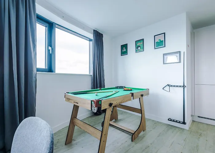 Stylish Apartment, Sleeps 6, Pool Table, Smart Tvs, Parking Available Daire *