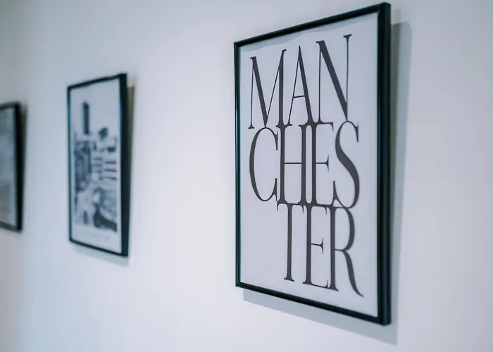 Stylish Apartment, Sleeps 6, Pool Table, Smart Tvs, Parking Available Apartament