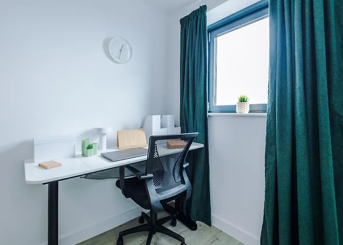 Daire Stylish Apartment, Sleeps 6, Pool Table, Smart Tvs, Parking Available