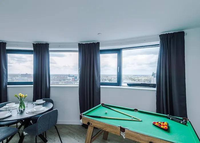 Daire Stylish Apartment, Sleeps 6, Pool Table, Smart Tvs, Parking Available *