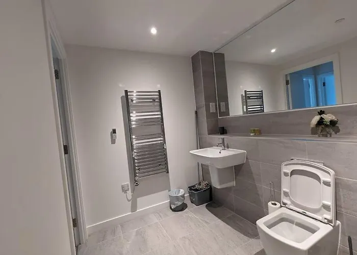 Lovely 1 Bed - Old Trafford Apartmán