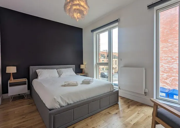 Adelphi Townhouse Contemporary 2 Bed 1 Bath 1 Wc