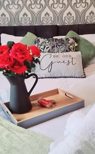 The Upside Down House Near Coop Live Arena , Etihad And Mcr Centre Casa de Férias *