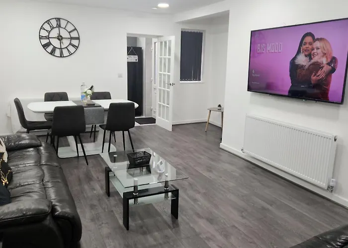 Etihcity - 3 Bedroom Semi - Free Parking Near Etihad Stadium, Tourist Attractions, Centre, Transport And Motorway Links Next To Mcdonald's - Sky N Netflix 펜션 맨체스터