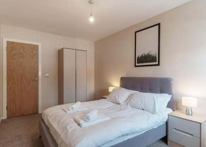 Spacious 2 Bed In Centre Apartmán *