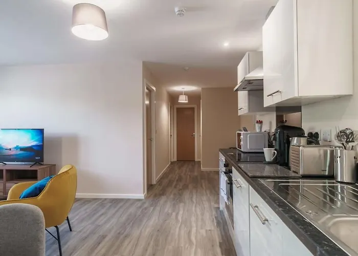 Spacious & Bright 2 Bed