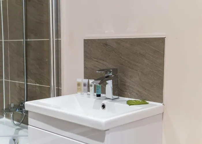 Bright & Modern 1 Bed In *