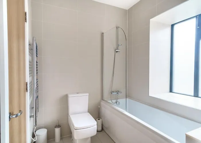 Bright 2 Bedroom In Apartamento *