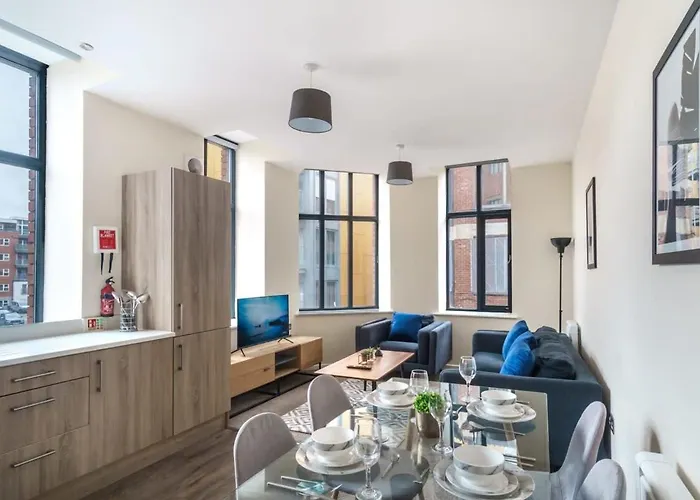 Bright 2 Bedroom In *