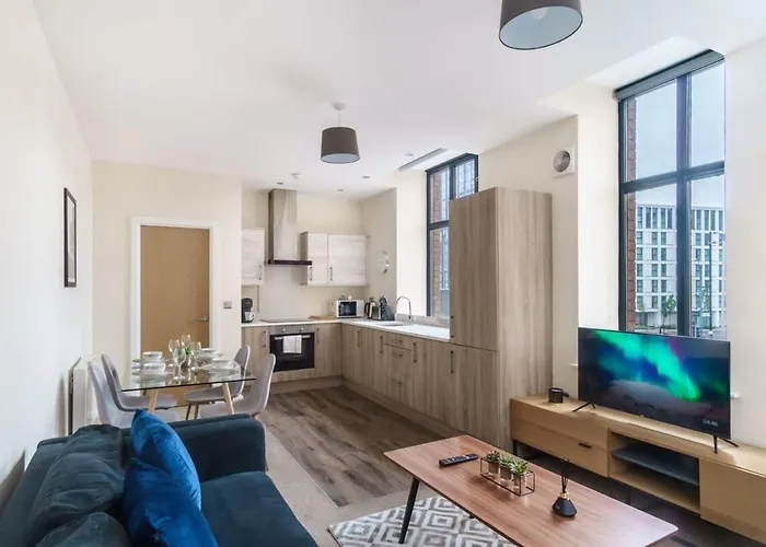 Bright 2 Bedroom In *