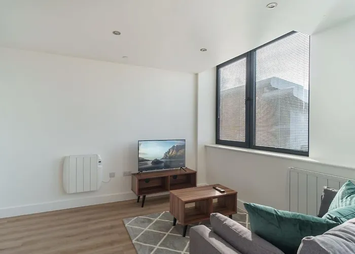 Zeni, Alexandra Rise Cool 1br Flat * Manchester