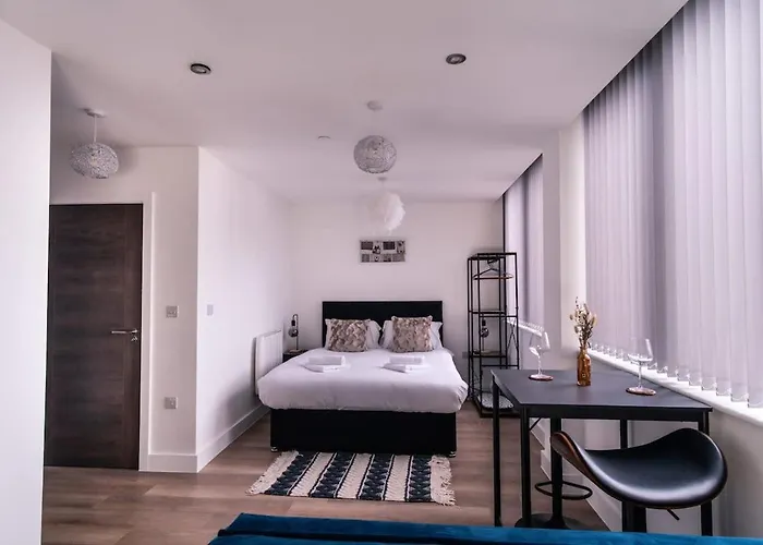 Zeni, Alexandra Rise Fab * Manchester