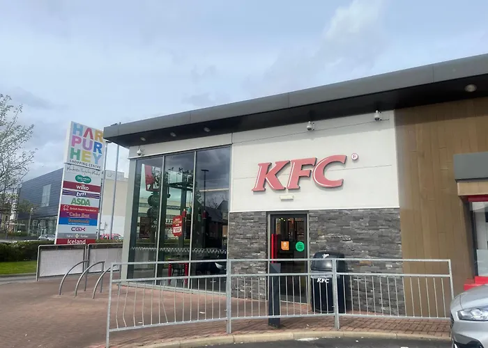 Charming 2-bedroom In דירה *