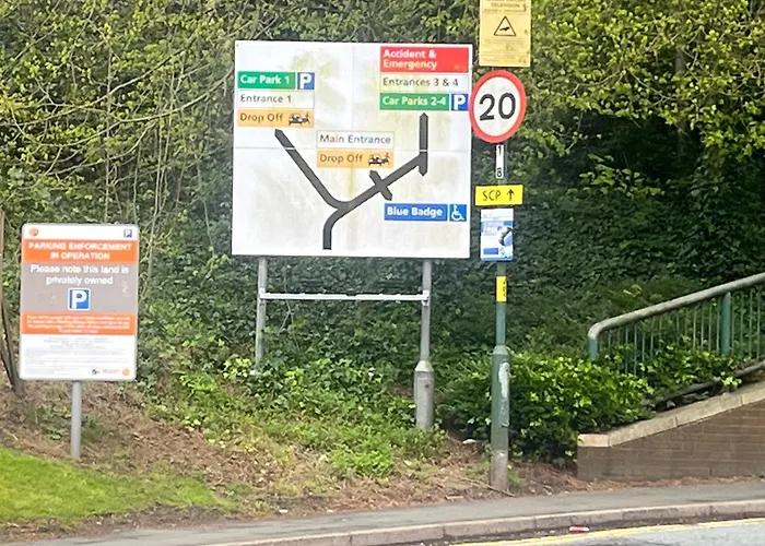 Charming 2-bedroom In דירה