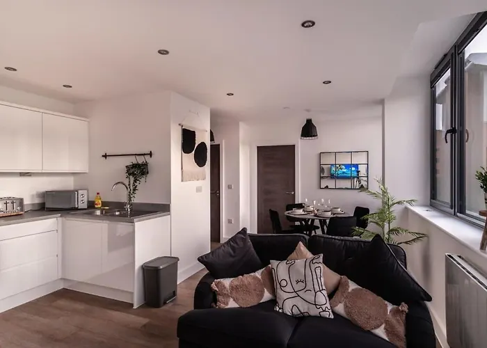 Stayzeni, Alexandra Rise Sleek 1 Bed *