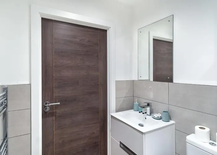 Stayzeni, Alexandra Rise Lovely 1 Bed *