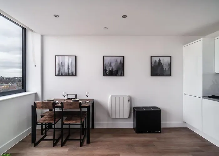 Stayzeni, Alexandra Rise Cosy 1br Flat Appartement *